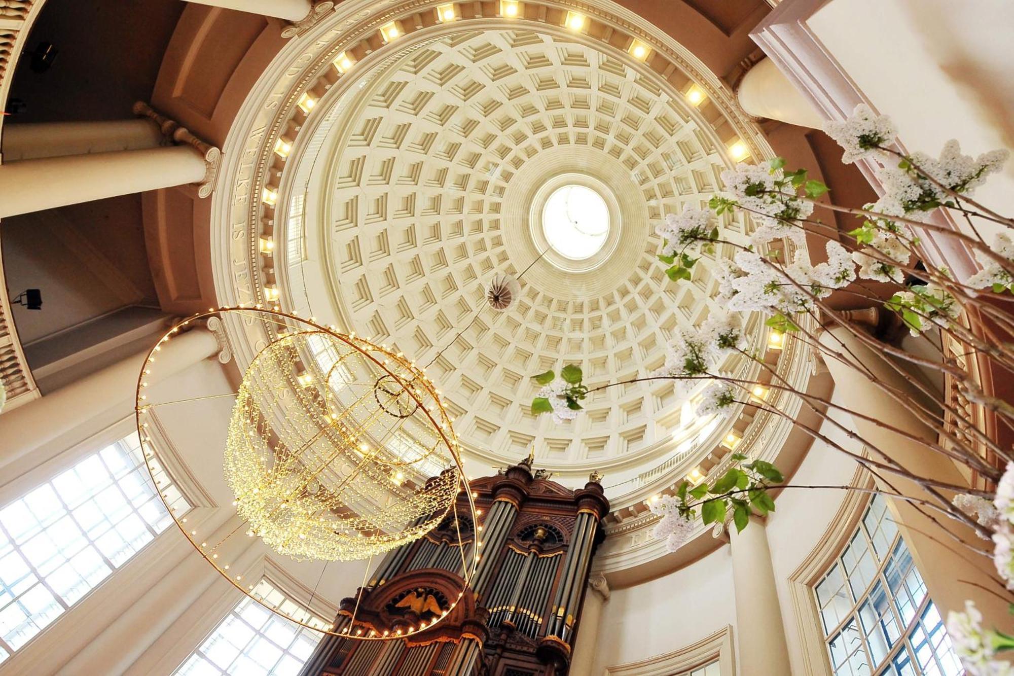 Renaissance Amsterdam Hotel Ngoại thất bức ảnh The ceiling of the main hall